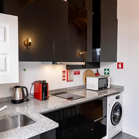 5 De Outubro Apartment *